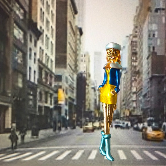 ๐50% OFF/3+...Cute Fashionista Brooch - Picture 1 of 6